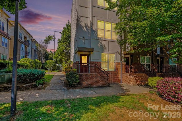 1032 Skyline View Way, Charlotte, NC 28204