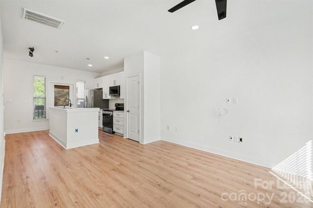 1032 Skyline View Way, Charlotte, NC 28204