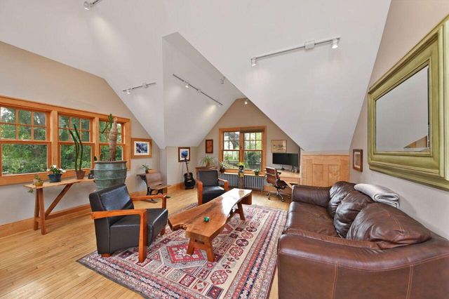 5211 W Wisconsin AVENUE #5217, Milwaukee, WI 53208