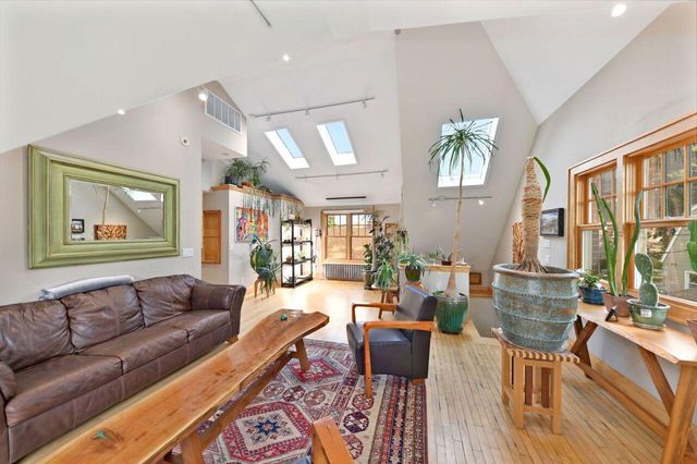 5211 W Wisconsin AVENUE #5217, Milwaukee, WI 53208