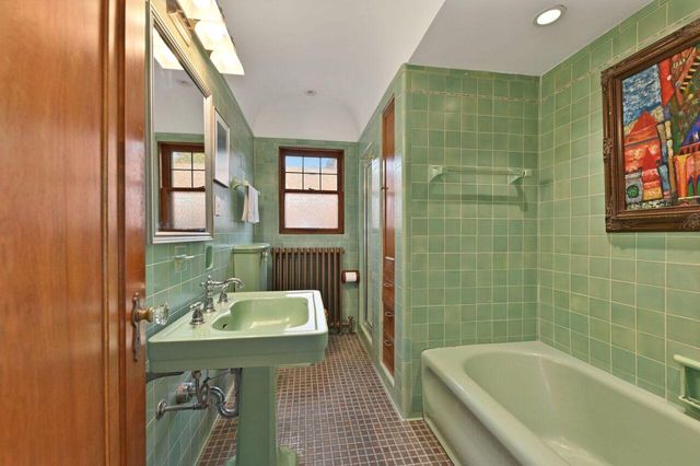 5211 W Wisconsin AVENUE #5217, Milwaukee, WI 53208