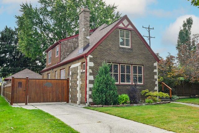 5211 W Wisconsin AVENUE #5217, Milwaukee, WI 53208