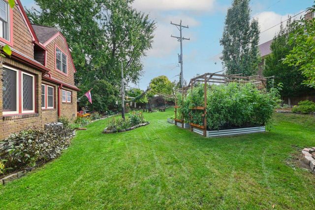 5211 W Wisconsin AVENUE #5217, Milwaukee, WI 53208