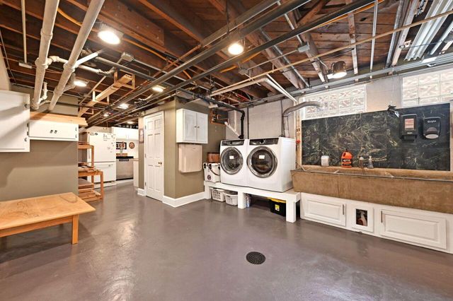 5211 W Wisconsin AVENUE #5217, Milwaukee, WI 53208