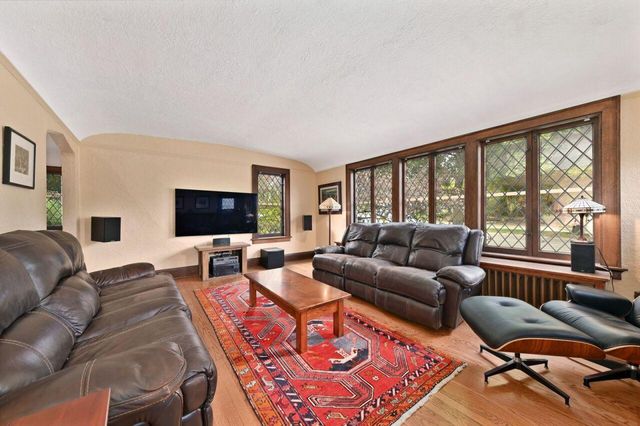 5211 W Wisconsin AVENUE #5217, Milwaukee, WI 53208