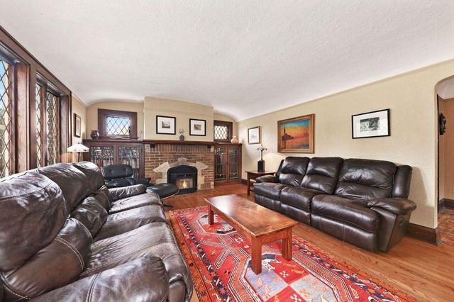 5211 W Wisconsin AVENUE #5217, Milwaukee, WI 53208