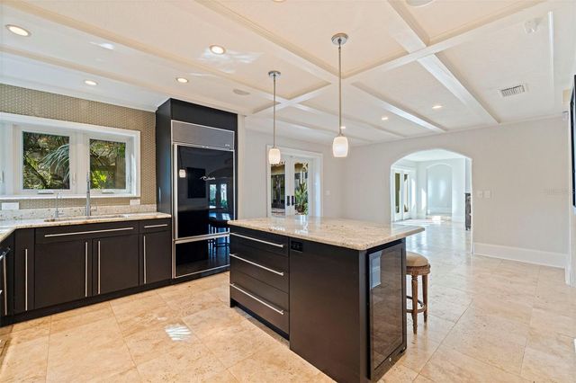 808 BRIGHTWATERS BOULEVARD NE, St Petersburg, FL 33704