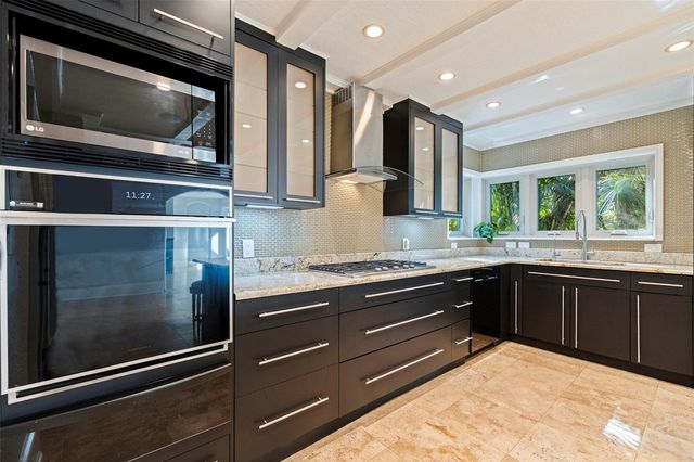 808 BRIGHTWATERS BOULEVARD NE, St Petersburg, FL 33704