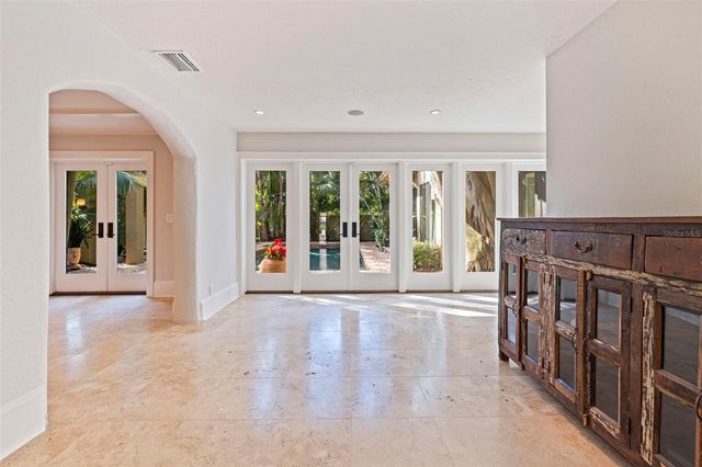 808 BRIGHTWATERS BOULEVARD NE, St Petersburg, FL 33704