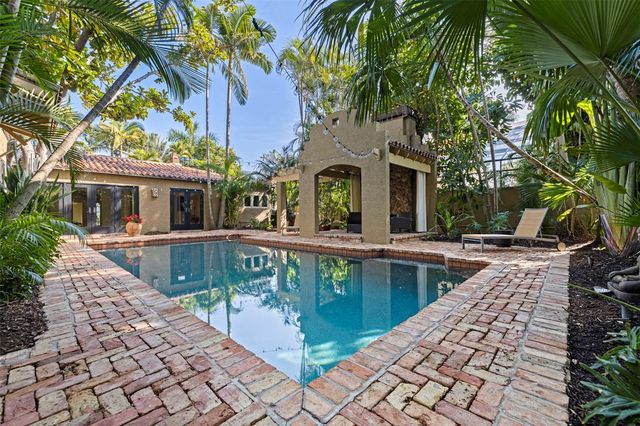 808 BRIGHTWATERS BOULEVARD NE, St Petersburg, FL 33704