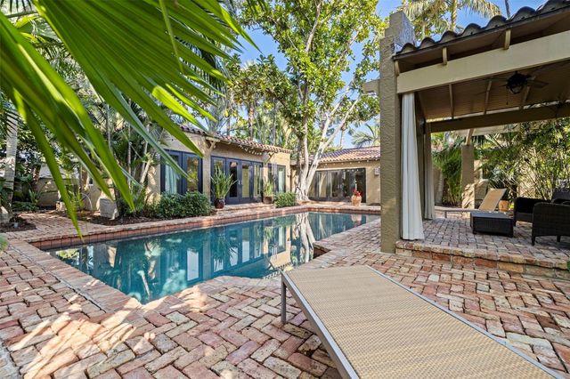 808 BRIGHTWATERS BOULEVARD NE, St Petersburg, FL 33704