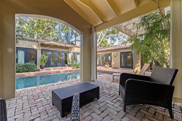 808 BRIGHTWATERS BOULEVARD NE, St Petersburg, FL 33704