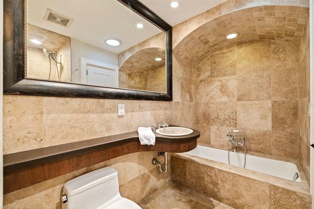 808 BRIGHTWATERS BOULEVARD NE, St Petersburg, FL 33704