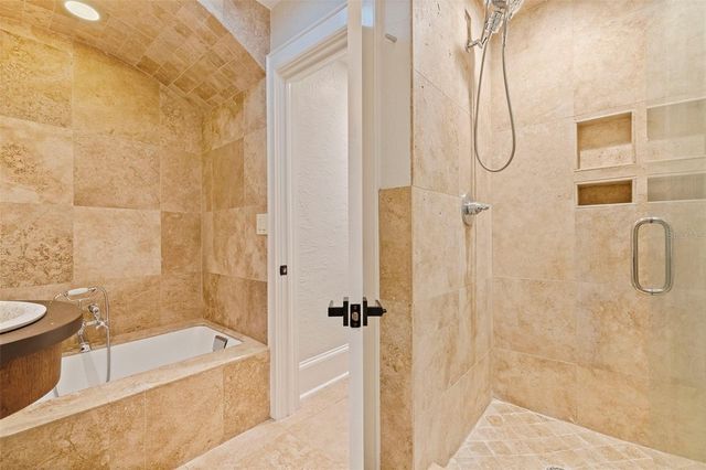 808 BRIGHTWATERS BOULEVARD NE, St Petersburg, FL 33704