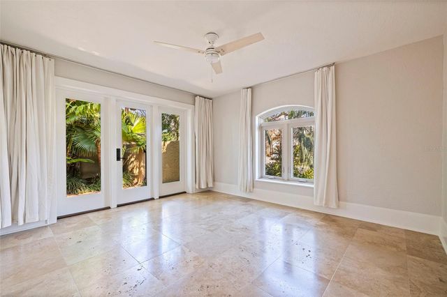 808 BRIGHTWATERS BOULEVARD NE, St Petersburg, FL 33704