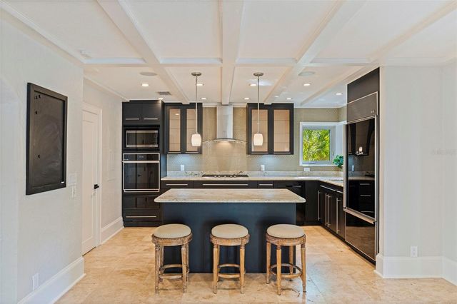 808 BRIGHTWATERS BOULEVARD NE, St Petersburg, FL 33704