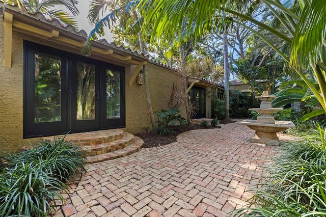 808 BRIGHTWATERS BOULEVARD NE, St Petersburg, FL 33704