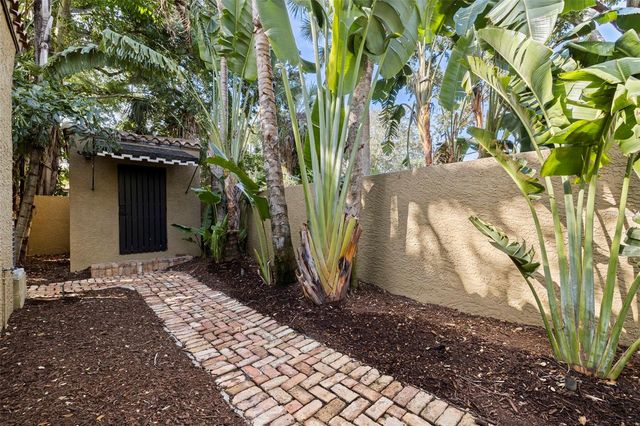 808 BRIGHTWATERS BOULEVARD NE, St Petersburg, FL 33704