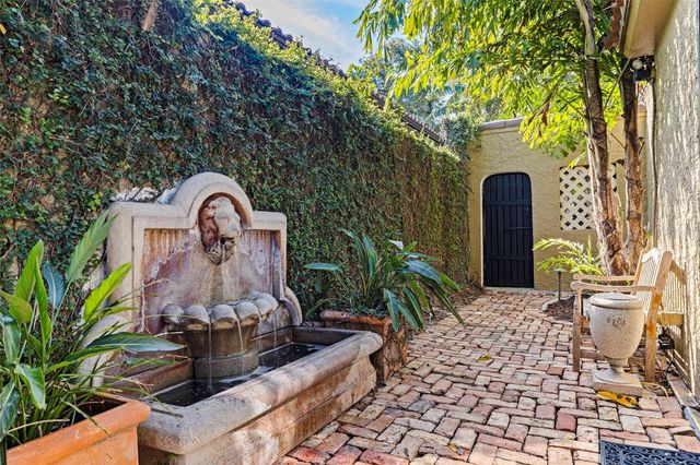 808 BRIGHTWATERS BOULEVARD NE, St Petersburg, FL 33704