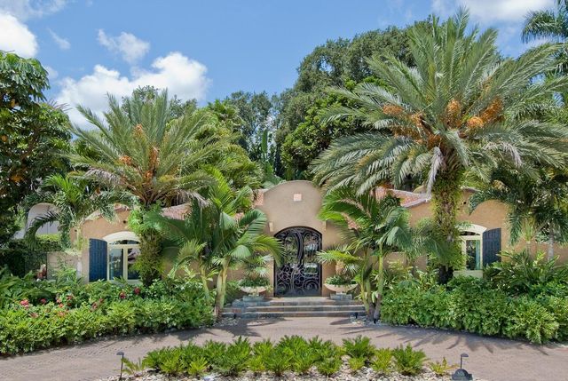 808 BRIGHTWATERS BOULEVARD NE, St Petersburg, FL 33704