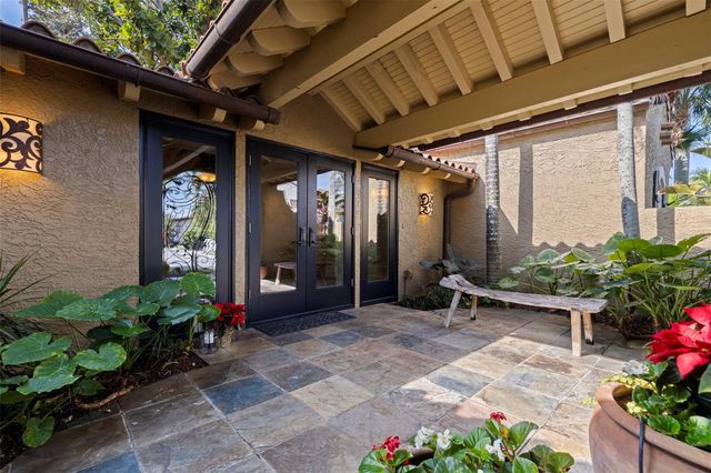 808 BRIGHTWATERS BOULEVARD NE, St Petersburg, FL 33704