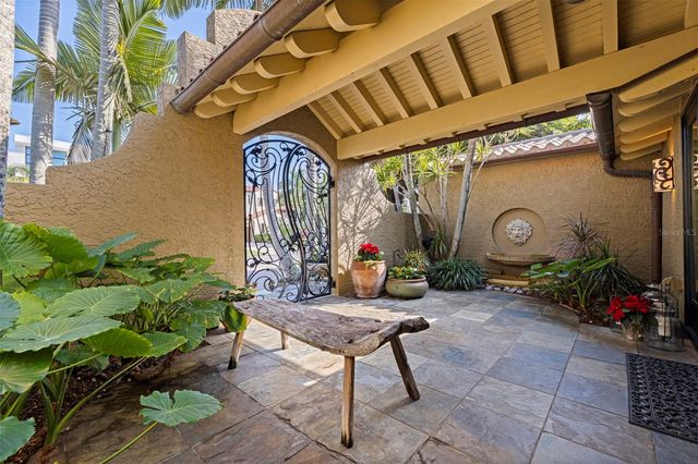 808 BRIGHTWATERS BOULEVARD NE, St Petersburg, FL 33704