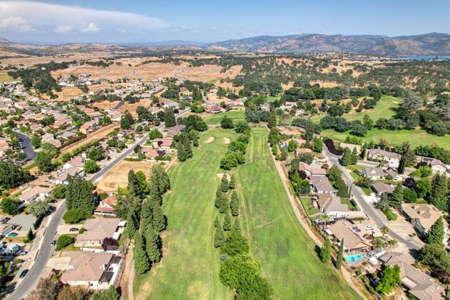 50 Saint Andrews Rd, Valley Springs, CA 95252