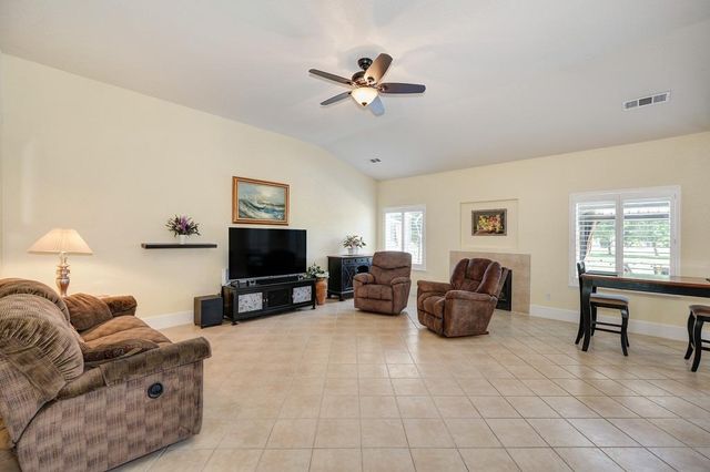 50 Saint Andrews Rd, Valley Springs, CA 95252