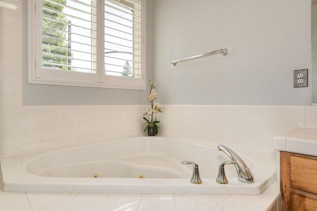 50 Saint Andrews Rd, Valley Springs, CA 95252