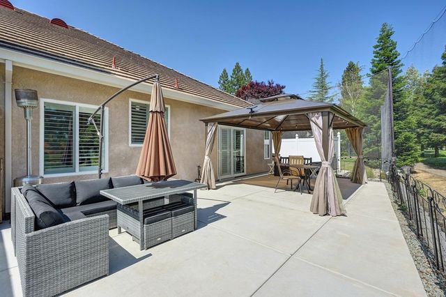 50 Saint Andrews Rd, Valley Springs, CA 95252