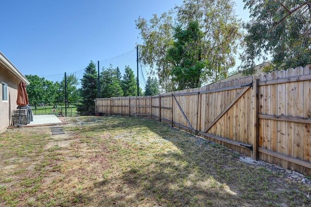 50 Saint Andrews Rd, Valley Springs, CA 95252