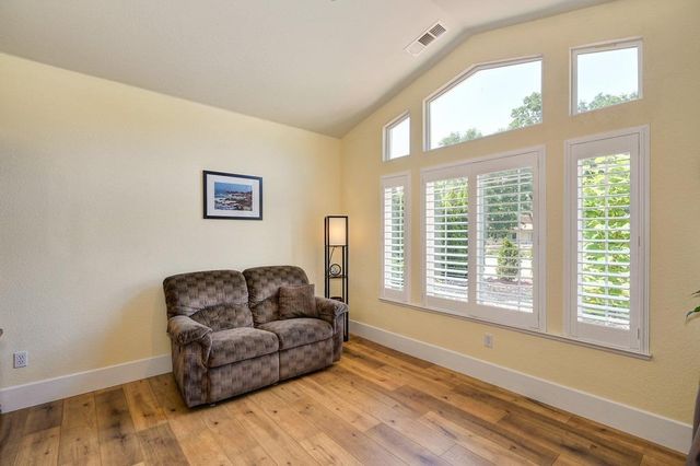 50 Saint Andrews Rd, Valley Springs, CA 95252