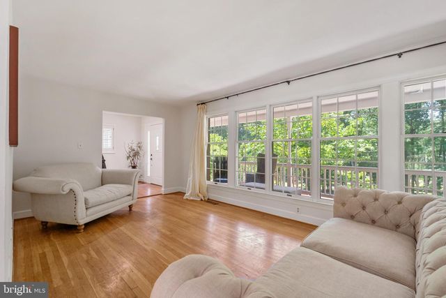 10418 ADEL RD, Oakton, VA 22124