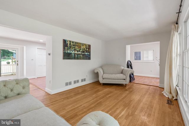 10418 ADEL RD, Oakton, VA 22124