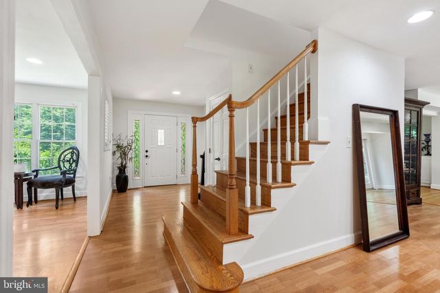 10418 ADEL RD, Oakton, VA 22124