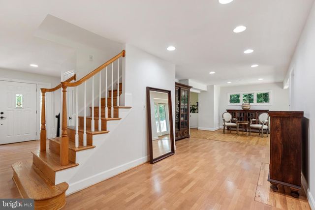 10418 ADEL RD, Oakton, VA 22124