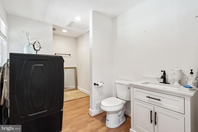 10418 ADEL RD, Oakton, VA 22124