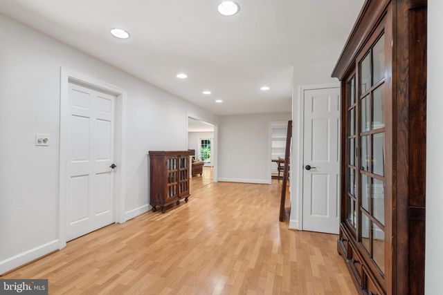 10418 ADEL RD, Oakton, VA 22124