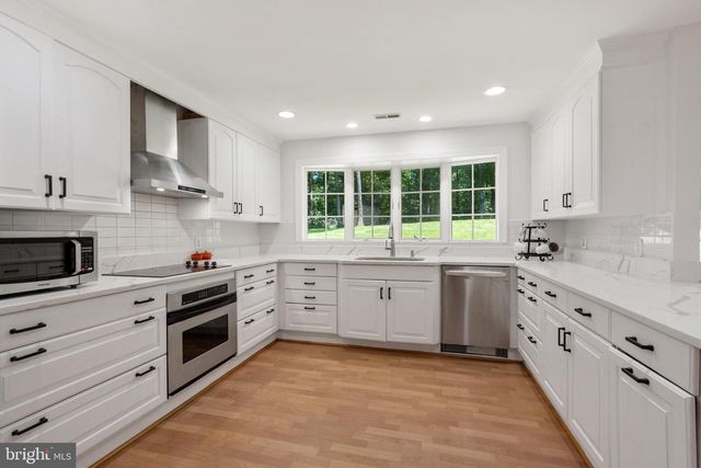 10418 ADEL RD, Oakton, VA 22124