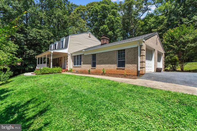 10418 ADEL RD, Oakton, VA 22124