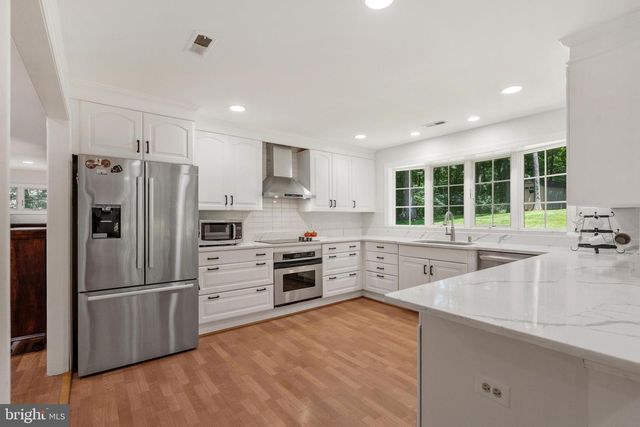 10418 ADEL RD, Oakton, VA 22124