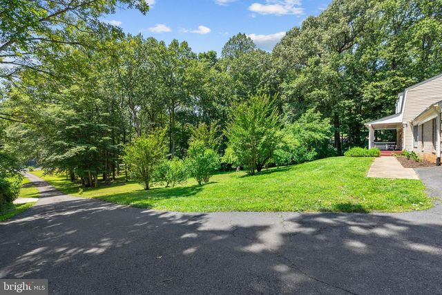 10418 ADEL RD, Oakton, VA 22124