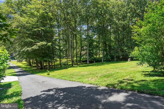 10418 ADEL RD, Oakton, VA 22124