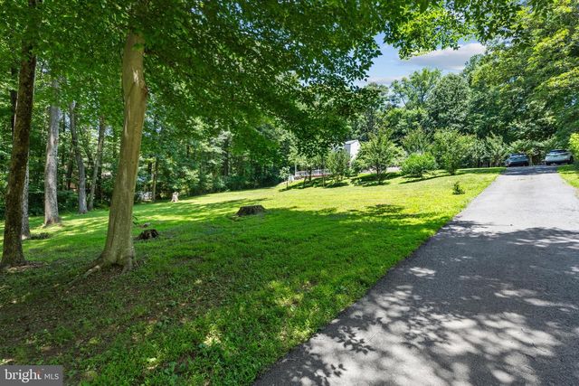 10418 ADEL RD, Oakton, VA 22124