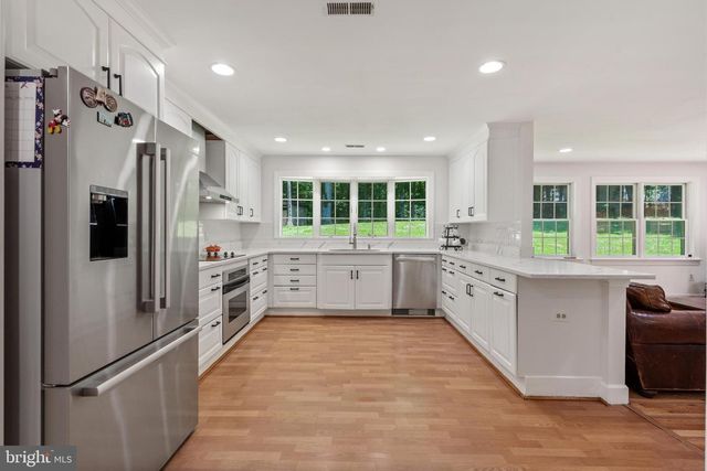 10418 ADEL RD, Oakton, VA 22124