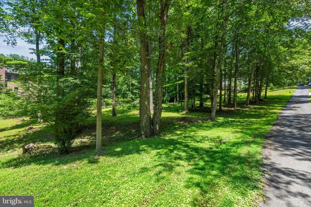 10418 ADEL RD, Oakton, VA 22124