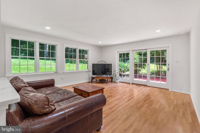 10418 ADEL RD, Oakton, VA 22124