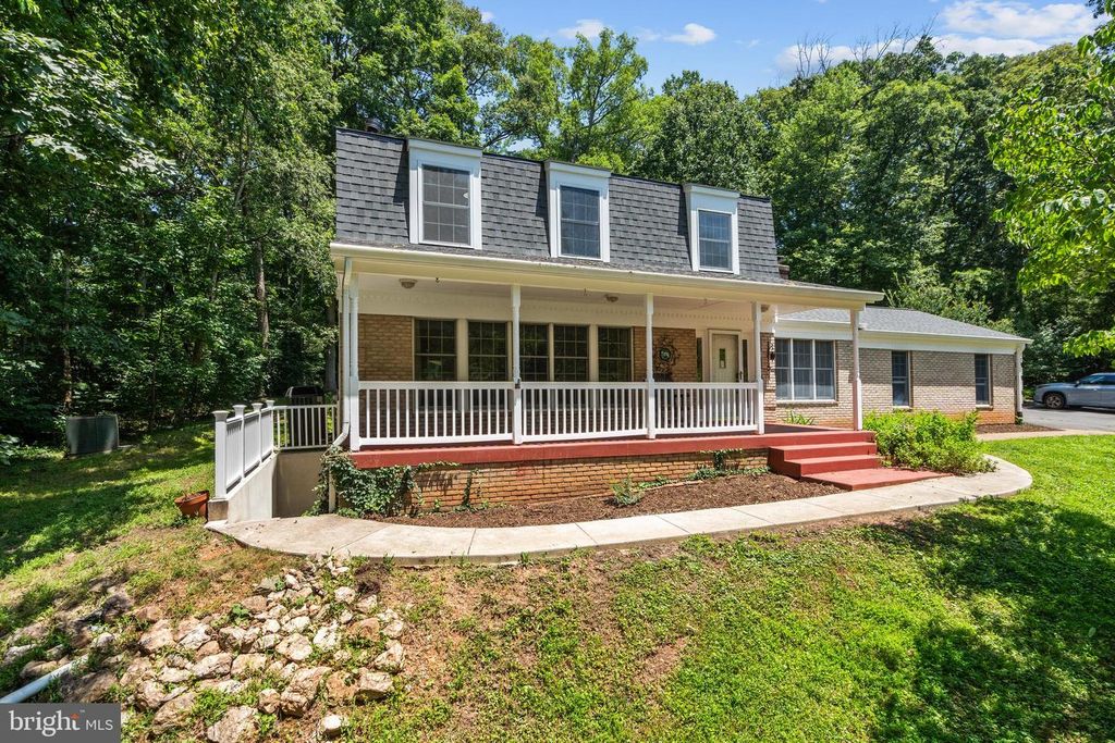 10418 ADEL RD, Oakton, VA 22124
