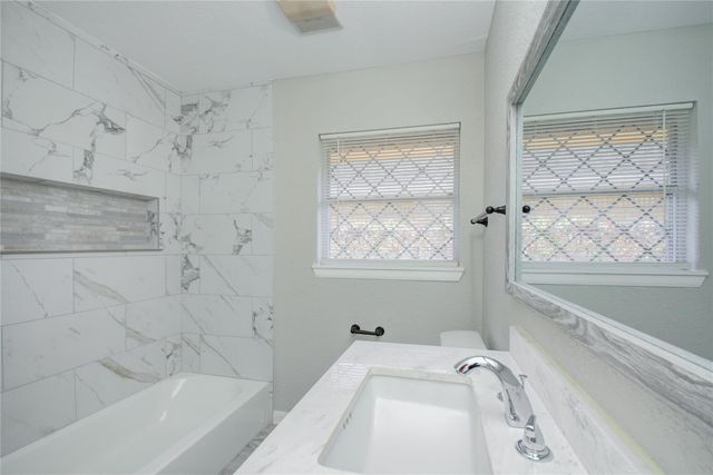 10226 Envoy Street, Houston, TX 77016