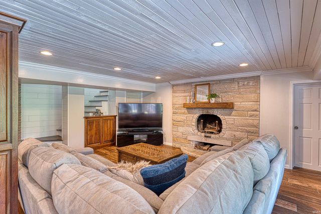 4201 Jennings Lane, Evansville, IN 47720